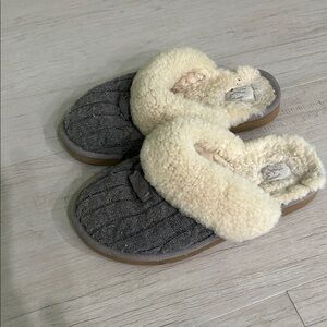 fab'rik Cream Fuzzy Slippers